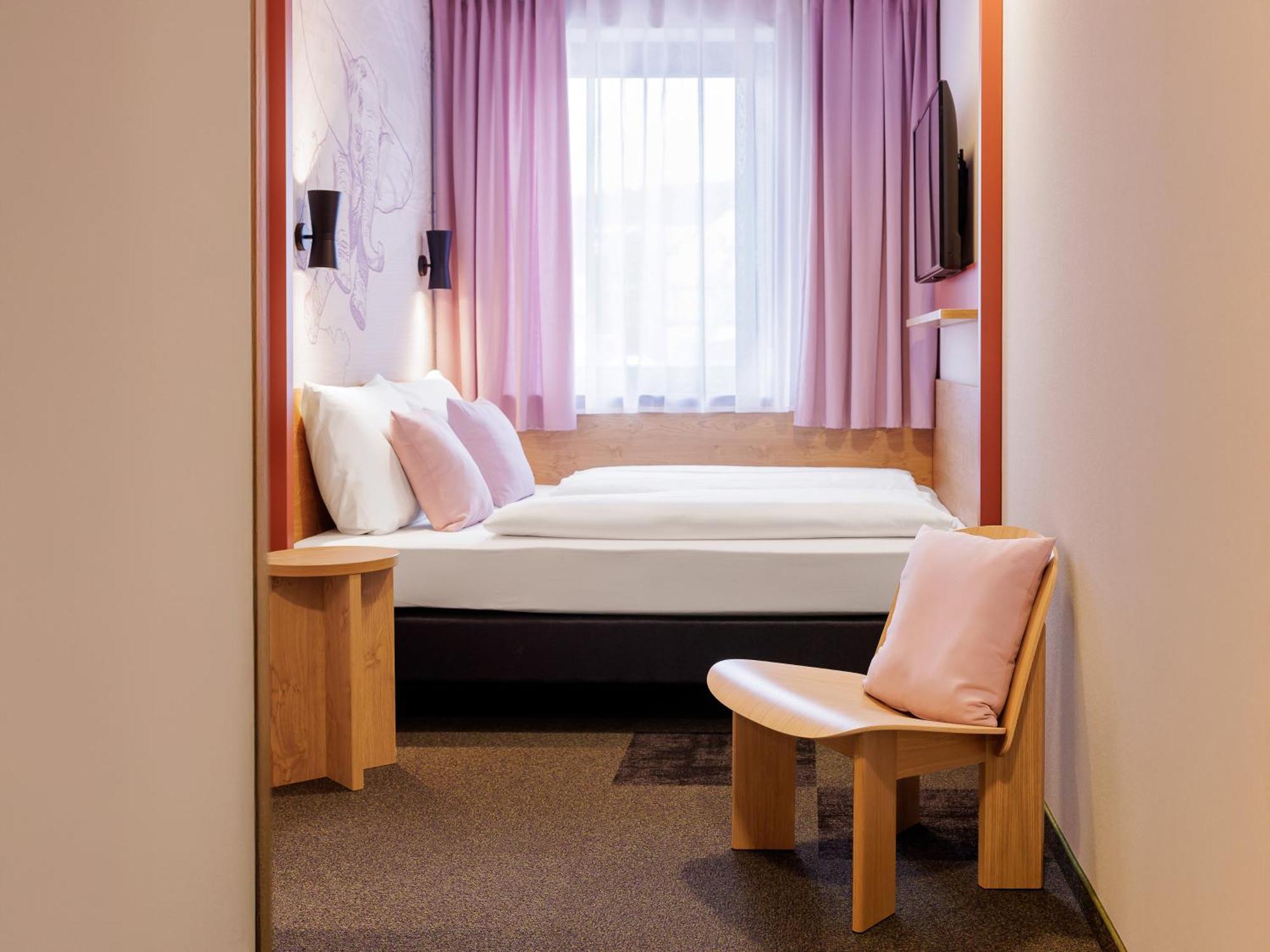 2 Zentrale Hotels nahe Bahnhof Wuppertal-Steinbeck